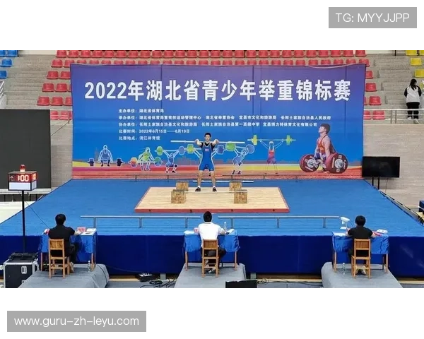 举重俱乐部推动青少年训练的家庭教育与师生互动平台，举重队比赛